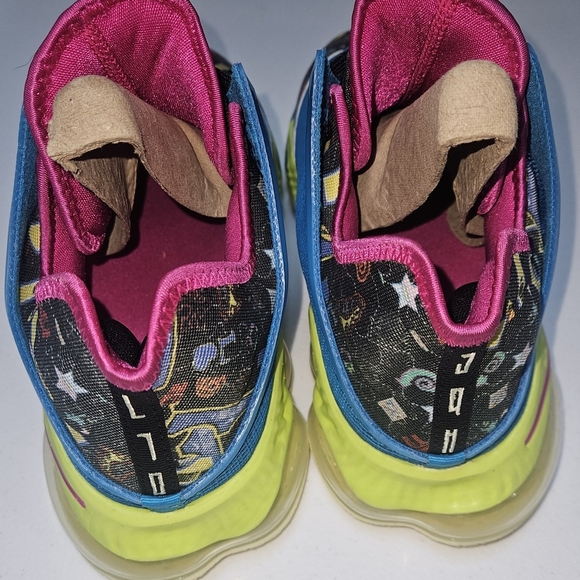 Size 10 - Nike LeBron 19 Low LeBronival - Picture 4 of 7